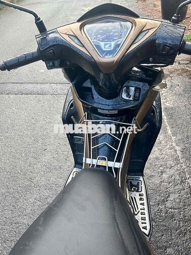 Honda Airblade FI 2013 máy siêu êm ngon. xe đẹp