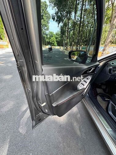 Mazda 3 Hatchback 2016 Bạc