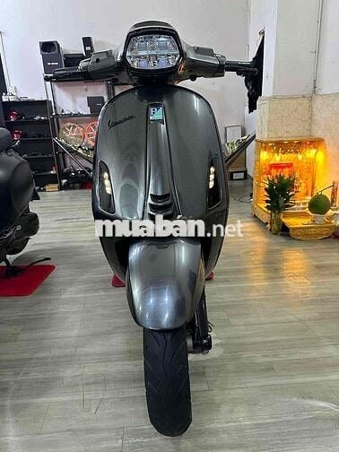 Piaggio Vespa IGET 2018 Xám