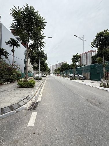 Ngọc Thuỵ Long Biên – Ô Tô – 75 M2 – 2 Tầng – MT 4.2 M – Giá 12.4 Tỷ. 