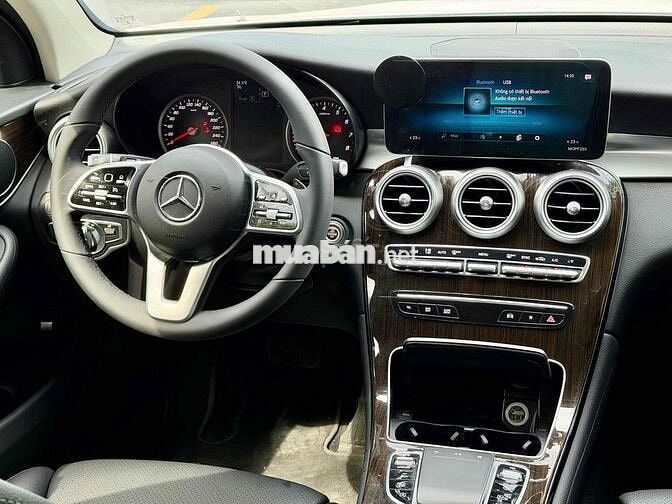 Mercedes-Benz GLC200 model2022 Trắng/đen