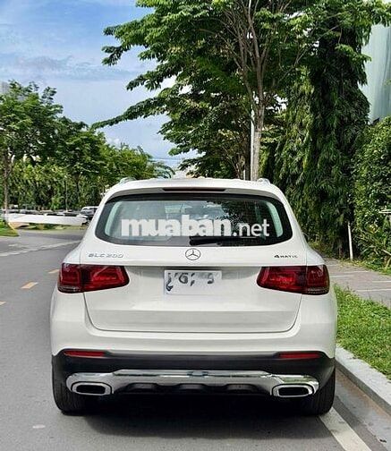 Mercedes-Benz GLC200 model2022 Trắng/đen