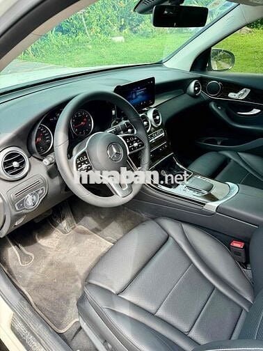 Mercedes-Benz GLC200 model2022 Trắng/đen