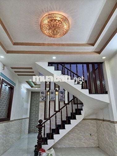 Gia đình cần bán nhà cấp 3 pháp lý đầy đủ trong khu nhà lầu