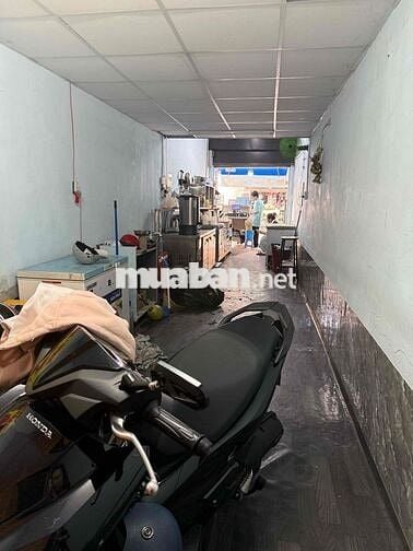 Cho thuê mặt bằng 12tr có chỗ ở lại 3PN