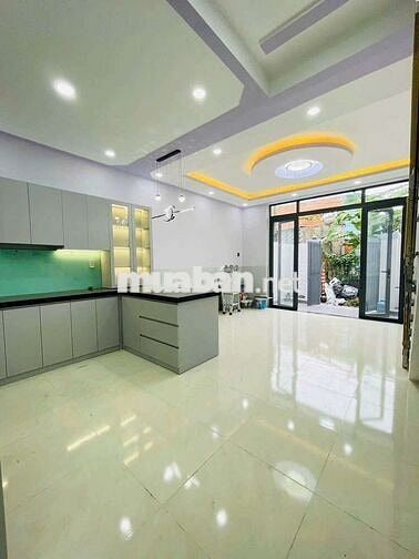 nhà ngay chợ bà điểm đúc lưng xinh đẹp 