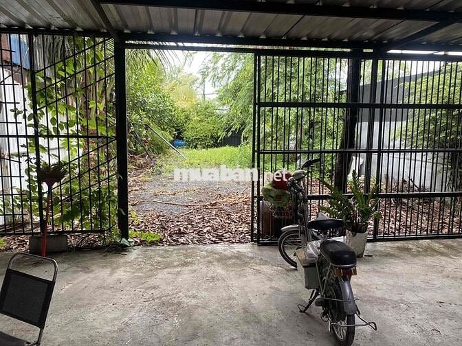 Cho thuê nguyên căn 10m x 35m mặt tiền đường Xóm Hố