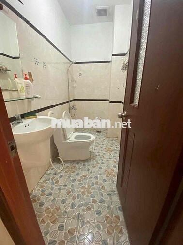 Phòng ban công Phú Nhuận (gần Bình Thạnh)
