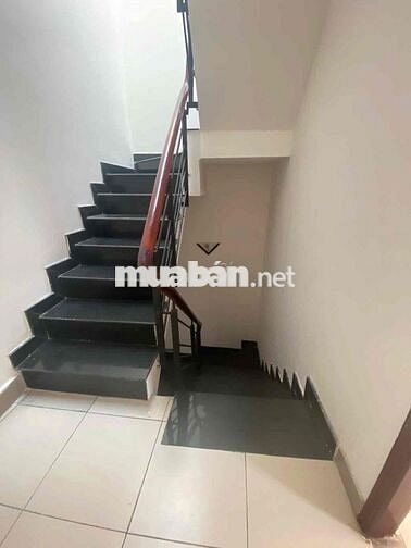 Phòng ban công Phú Nhuận (gần Bình Thạnh)