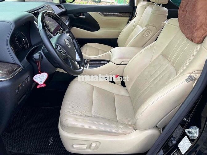 Toyota Alphard 2023 Đen 72 ngàn km
