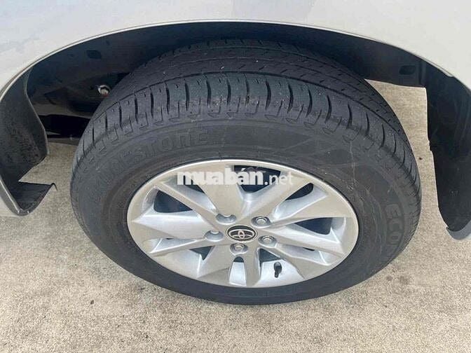Toyota Innova 2.0E 2018 75.000km Bạc