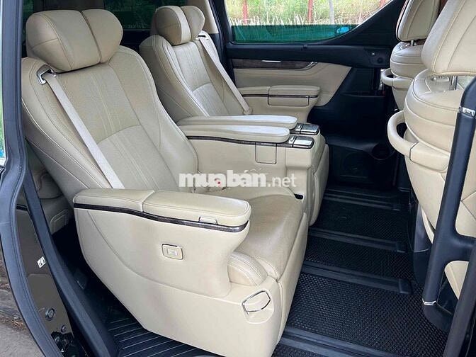 Toyota Alphard 2023 Đen 72 ngàn km