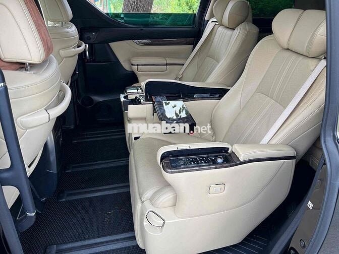 Toyota Alphard 2023 Đen 72 ngàn km