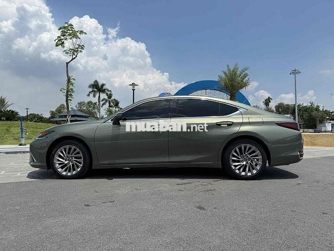 Lexus ES 250 2023 Xám 25.000 km