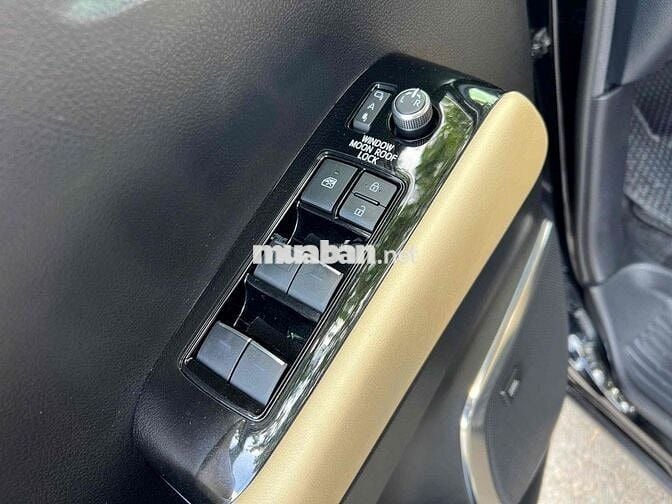 Toyota Alphard 2023 Đen 72 ngàn km