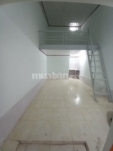 Phòng như nhà nhỏ trong nhà vườn