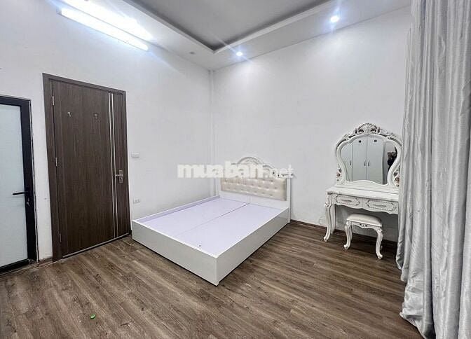 Cho thuê căn hộ dịch vụ có sẵn nội thất tại ngõ 562 đường Láng
