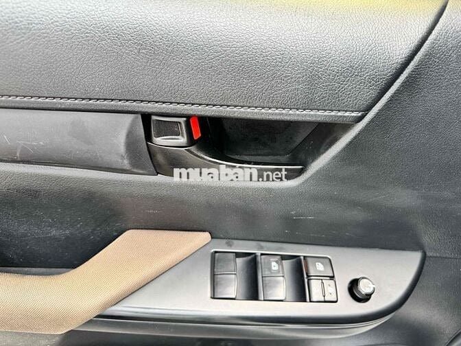 Toyota Hi Lux 2.4 E 2017 Tự động Trắng 70.000km