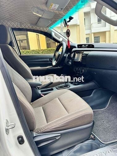 Toyota Hi Lux 2.4 E 2017 Tự động Trắng 70.000km