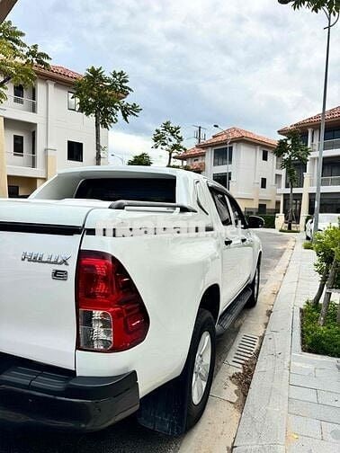 Toyota Hi Lux 2.4 E 2017 Tự động Trắng 70.000km