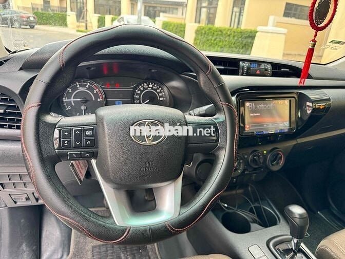 Toyota Hi Lux 2.4 E 2017 Tự động Trắng 70.000km