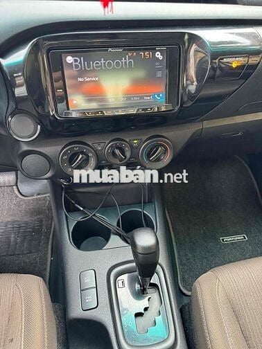 Toyota Hi Lux 2.4 E 2017 Tự động Trắng 70.000km