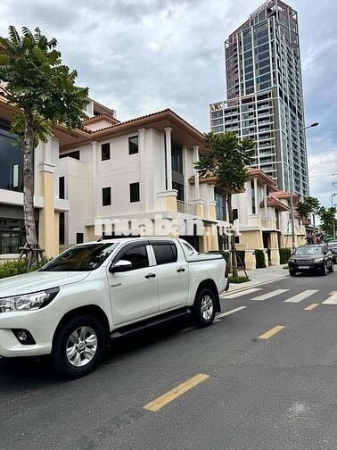 Toyota Hi Lux 2.4 E 2017 Tự động Trắng 70.000km