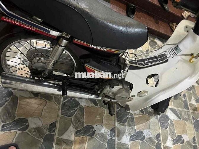 Honda Dream Đen, Trắng Xăng
