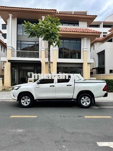 Toyota Hi Lux 2.4 E 2017 Tự động Trắng 70.000km