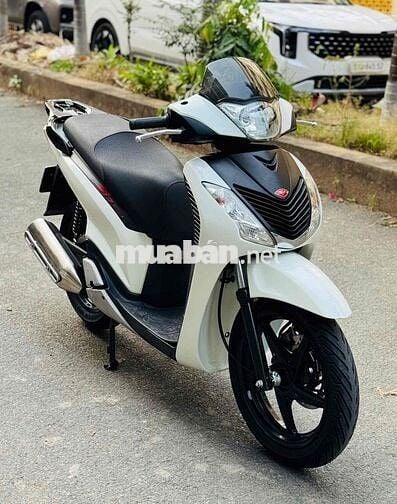 Honda SH 125i nhập ý 2011 Trắng đen spoty