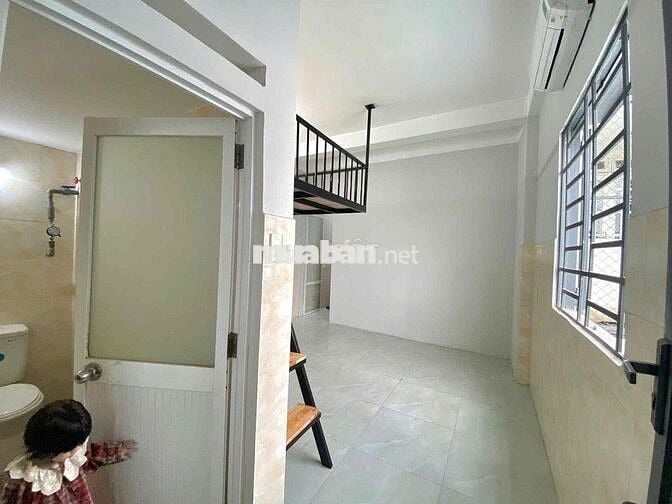 Cho Thuê Phòng Gác Tách Bếp, Máy Lạnh, gần aemall Tân Phú