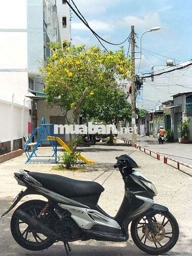 Suzuki Hayate Đen trắng