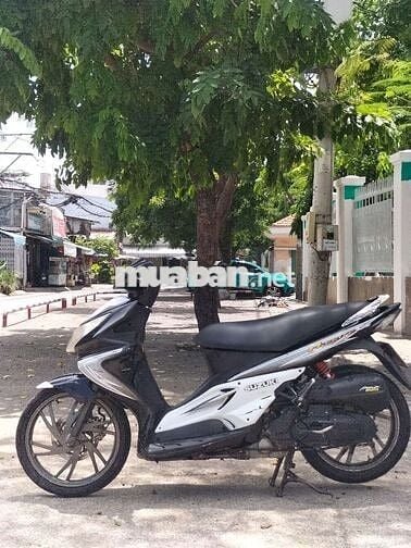 Suzuki Hayate Đen trắng