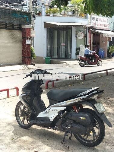 Suzuki Hayate Đen trắng