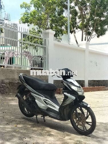 Suzuki Hayate Đen trắng
