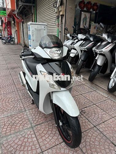 SH 150i 2010 Form Ý Trắng Đen BSTP Chính Chủ
