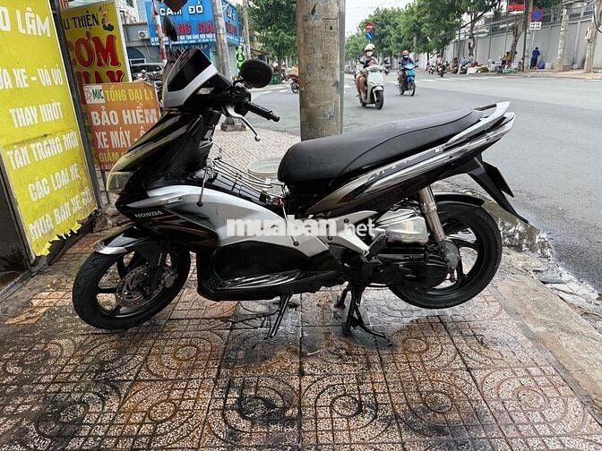 Honda Air Blade 2011 Đen bạc Fi phung xăng điện