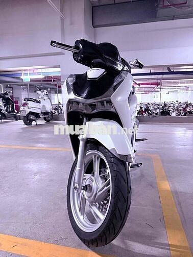 Chính chủ Honda SH 160i 2024 Trắng Panda 13k km