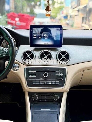 Mercedes-Benz GLA200 2016 Trắng Tự động 7 cấp