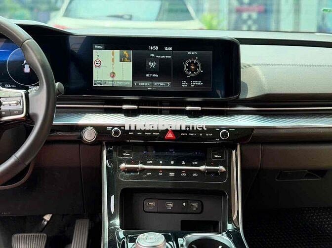 Kia Carnival Premium 2.2D 2023 Trắng Tự động