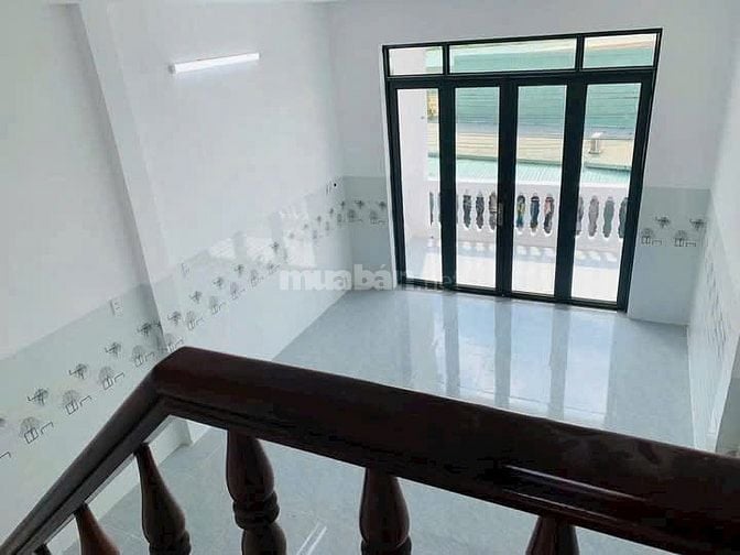Cho thuê nhà mới xây 1 trệt 1 lầu  2 PN. Giá 4tr5, sát chợ Chánh Lưu