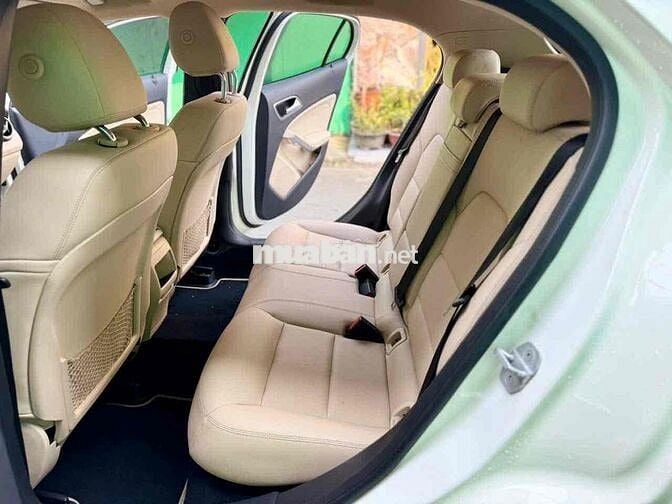 Mercedes-Benz GLA200 2016 Trắng Tự động 7 cấp