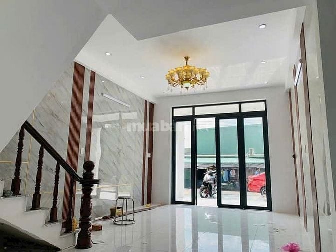 Cho thuê nhà mới xây 1 trệt 1 lầu  2 PN. Giá 4tr5, sát chợ Chánh Lưu