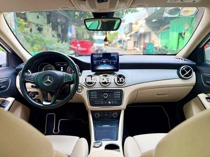 Mercedes-Benz GLA200 2016 Trắng Tự động 7 cấp