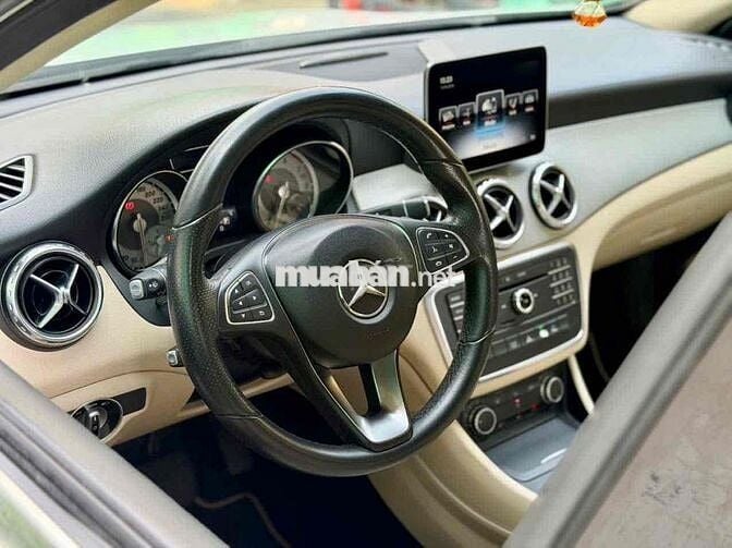 Mercedes-Benz GLA200 2016 Trắng Tự động 7 cấp