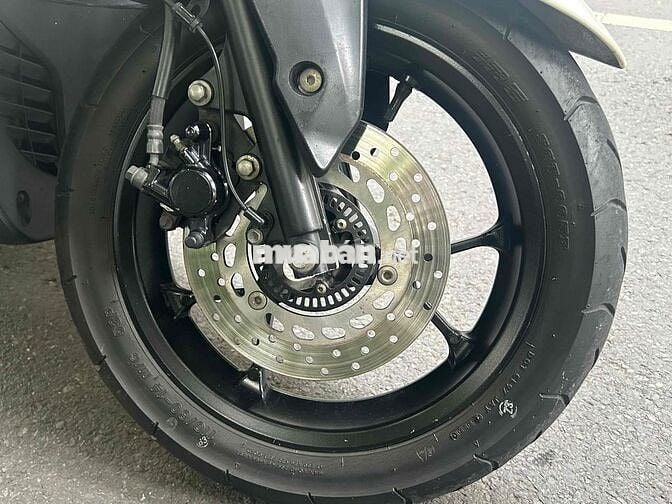 Yamaha NVX 155 ABS Trắng, Smartkey, phanh đĩa sau