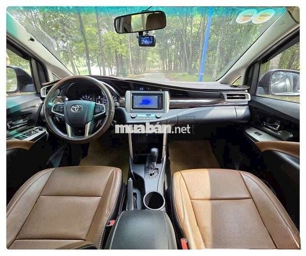 Toyota Innova 2.0G AT 2019 Bạc Tự động