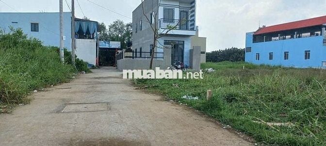 83M2 ĐẤT THỔ CƯ XDTD - GIÁ 1TY450 -HẺM XE HƠI TỚI ĐẤT -ẤP 2 LONG HẬU