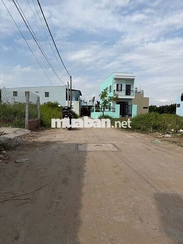 83M2 ĐẤT THỔ CƯ XDTD - GIÁ 1TY450 -HẺM XE HƠI TỚI ĐẤT -ẤP 2 LONG HẬU