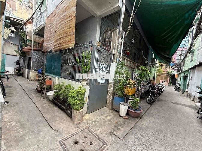 Bán nhà cạnh hẻm xe hơi trung tâm quận 1